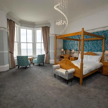 Delmont & View Restaurant Hotel 4*