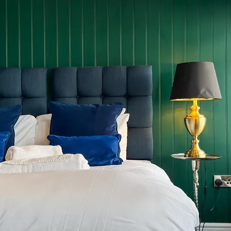 Delmont & View Restaurant Hotel