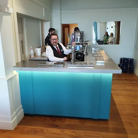 Delmont & View Restaurant Hotel