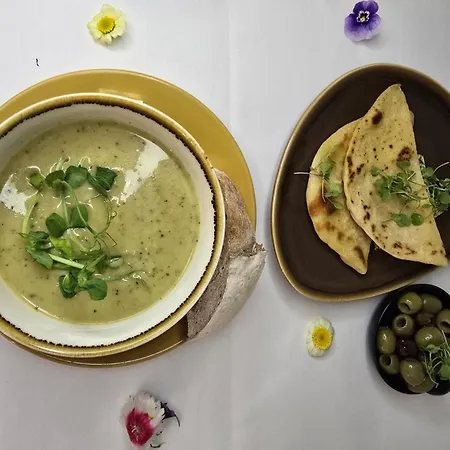 酒店 Delmont & View Restaurant 4*