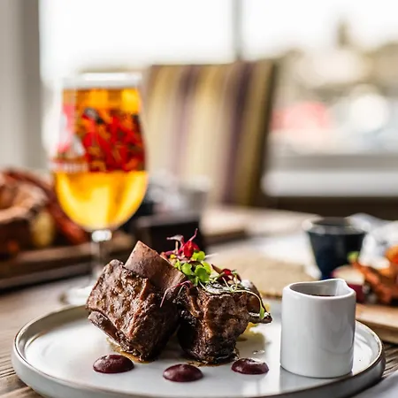 Delmont & View Restaurant 3*