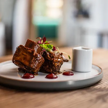 Hotel Delmont & View Restaurant 3*
