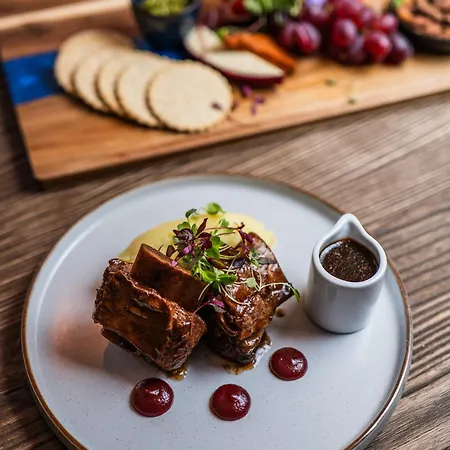 Delmont & View Restaurant Hotel Scarborough