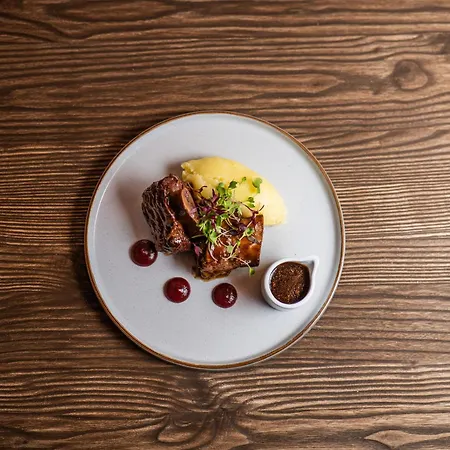 Delmont & View Restaurant 3*