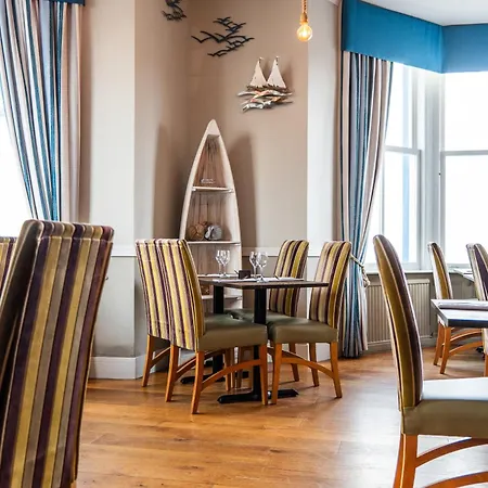 Delmont & View Restaurant Hotel Scarborough