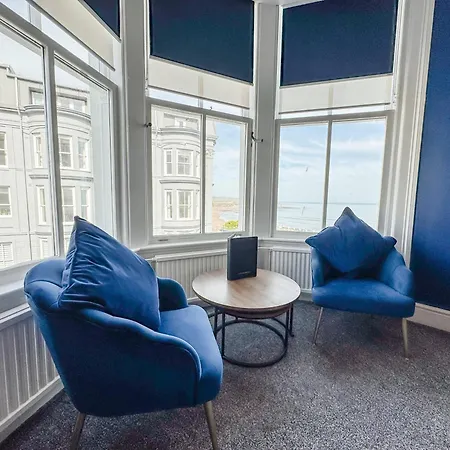 Delmont & View Restaurant Отель