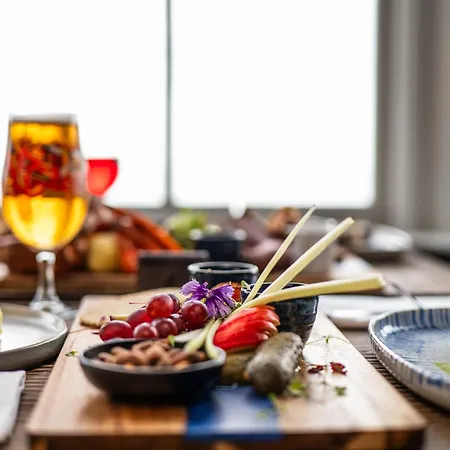 Delmont & View Restaurant Отель