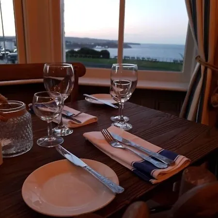 מלון Delmont & View Restaurant סקארבורו