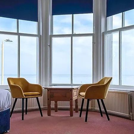 Delmont & View Restaurant 4*