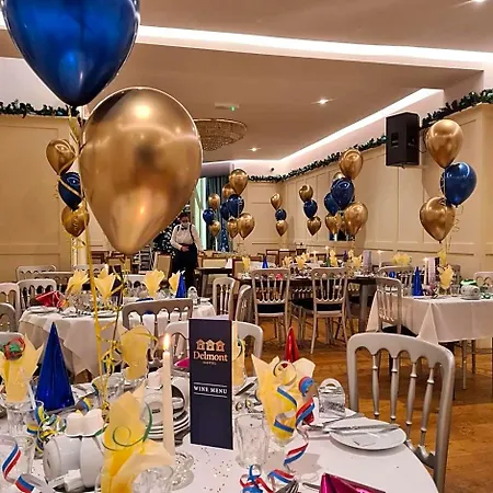 Delmont & View Restaurant סקארבורו