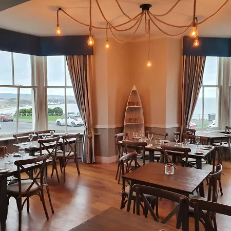 Delmont & View Restaurant Hotel