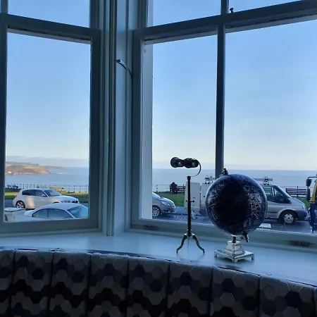 Delmont & View Restaurant 斯卡伯勒