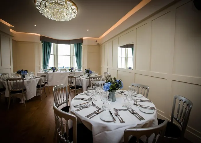 Delmont & View Restaurant 4*