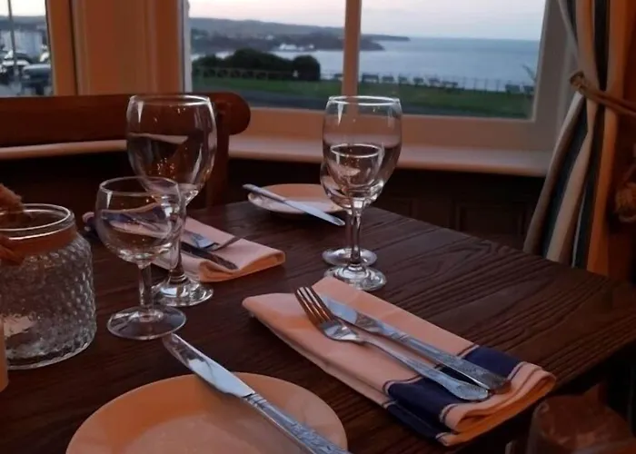 ホテル Delmont & View Restaurant スカーバラ