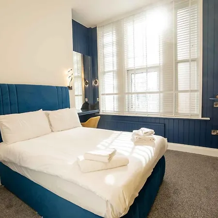 Delmont & View Restaurant Hotel 4*