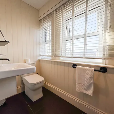 Hotel Delmont & View Restaurant Scarborough