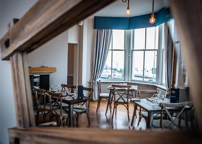 Delmont & View Restaurant Hotel Scarborough