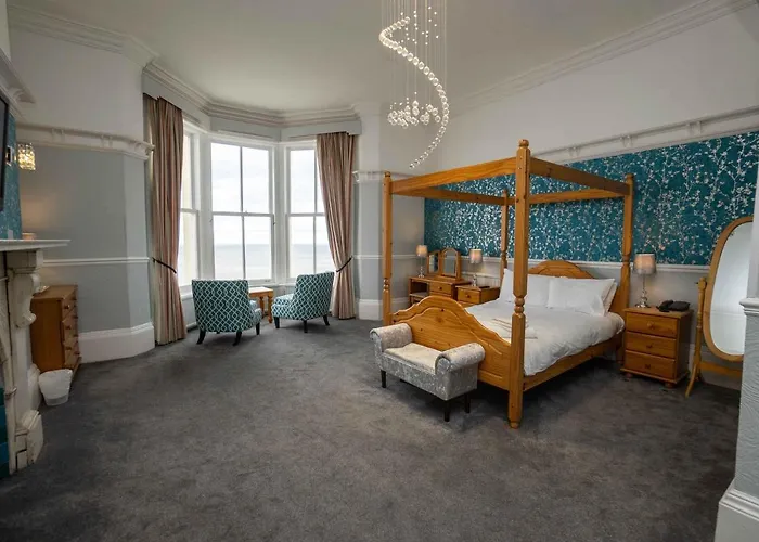 Delmont & View Restaurant Hotel 4*