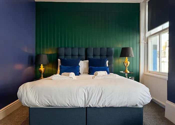 Delmont & View Restaurant Hotel 4*