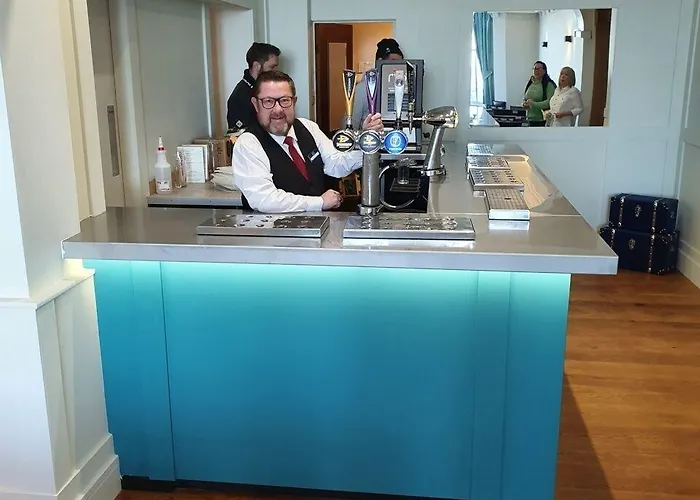 Delmont & View Restaurant Hotel