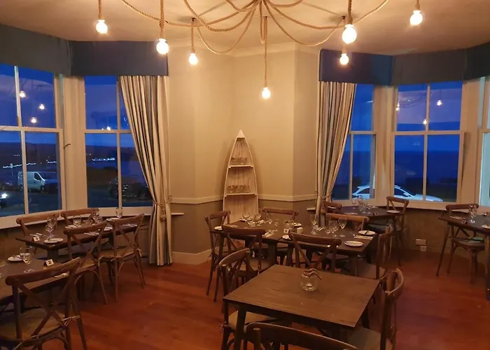 Delmont & View Restaurant Hotel 4*